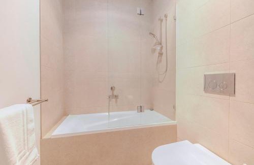 Point Cook Casa | Modern Family Retreat in Point Cook and Free Parking