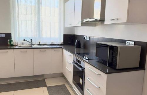 Ta' Giorni Apartamento | Modern family retreat in St Julians