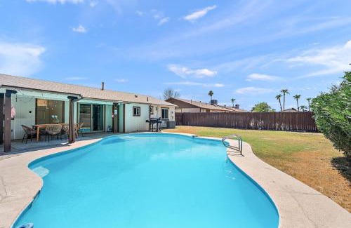 Paradise Valley Village Casa | Modern Family Retreat with Large Backyard Pool and BBQ