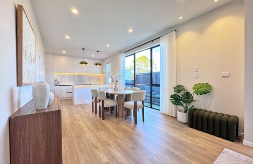Auckland Casa | Modern Family St Heliers Stay 4BR & 1 Study vs AC