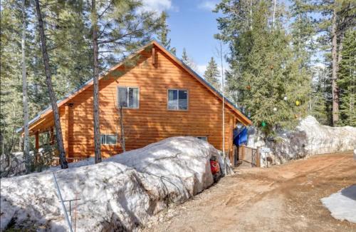 Duck Creek Village Chalet De Esquí | Modern Family Cabin with Deck, BBQ, Views and Playroom