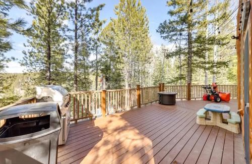 Duck Creek Village Chalet De Esquí | Modern Family Cabin with Deck, BBQ, Views and Playroom