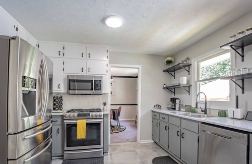 Lithonia Casa | Modern Family Utopia+Jacuzzi+3 Fire-Pits+King-Suite+Home Office+Free Parking