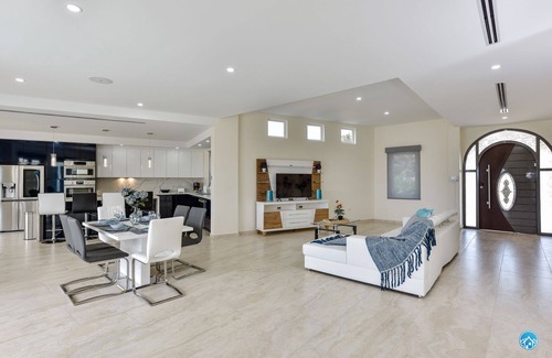 Noord Villa | Villa Elegante - privacidad, piscina, AC- Wifi - Alarm - Grill - Sillas de Playa