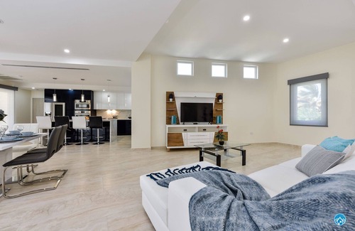 Noord Villa | Villa Elegante - privacidad, piscina, AC- Wifi - Alarm - Grill - Sillas de Playa