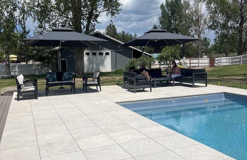 Sombrero Ranch Casa | Modern Farm House with a Pool