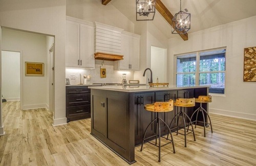Hot Springs Village Casa | Modern Farmhouse Nestled in the Woods