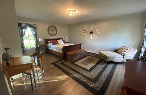 West Union Otro | Modern Farmhouse, 3 bedrooms, 2 full baths, sleeps 8