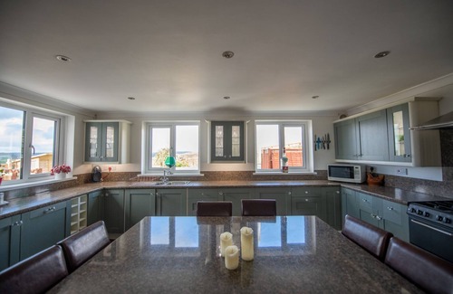 Llangynog Casa | Casa de campo moderna todo en el juego nr Pembrokeshire y Carmarthen, tina caliente, paddock propio
