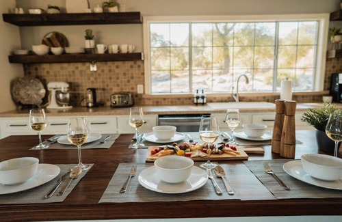 Ahwahnee Casa | Modern Farmhouse by Casa Oso with hot tub/ views