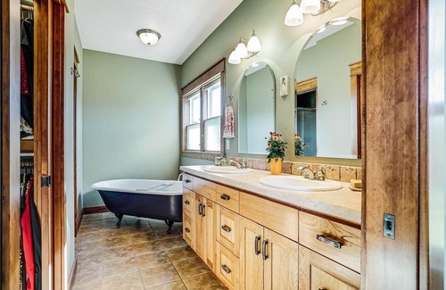 Dallas Otro | Modern Farmhouse in the country on the golf course