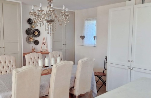 Uzes Villa | Casa de campo moderna en Uzés, piscina climatizada, sauna, jacuzzi y gimnasio.