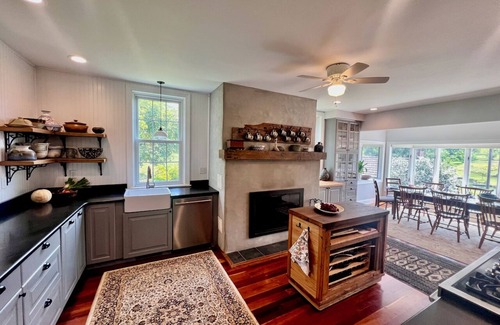 Stewartstown Casa | Encanto de granja con todo lo moderno en 53 hermosos Rolling Acres
