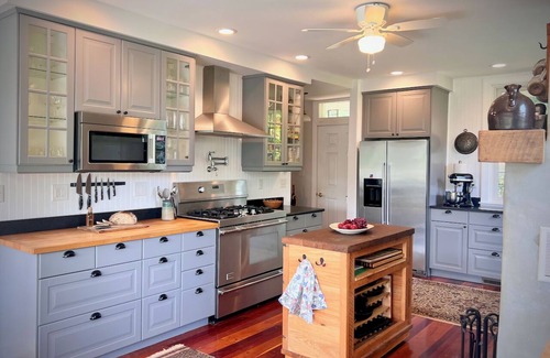 Stewartstown Casa | Encanto de granja con todo lo moderno en 53 hermosos Rolling Acres