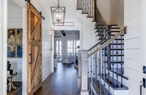 Franklin Casa | Modern farmhouse on 24 acres of trees with a heated pool