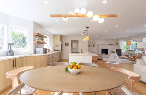 Sebastopol Casa | Modern Farmhouse on 1 Acre | Steps to Park | w/ Spa