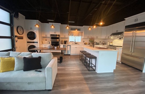 Rainbow CDP Otro | Modern Farmhouse Space