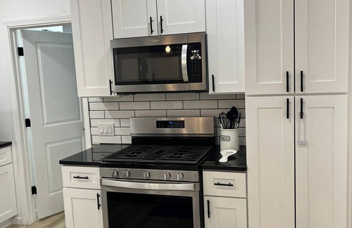 Parma Casa | Modern Farmhouse Style home close to the highway and many other place.