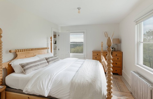 Roscoe Otro | Modern Farmhouse With Expansive Catskills Views