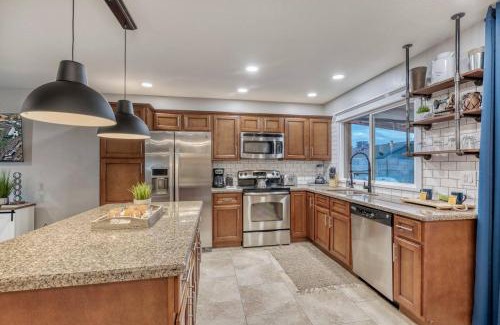 Clearview Casa | Modern Farmhouse With Free Heated Pool & Fast Wifi