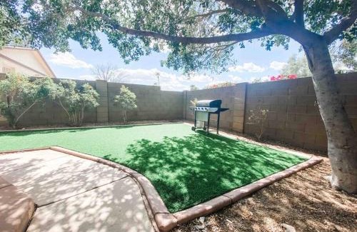 Camelback East Casa | Modern Farmhouse with Guest House Near Park