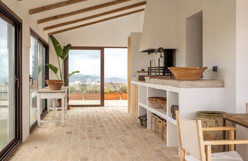 Fustera Villa | Finca moderna con vista espectacular & piscina climatizada