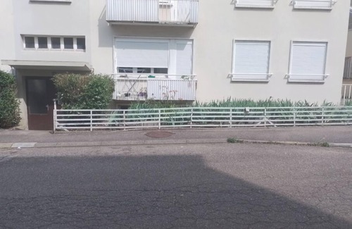 Tomblaine Apartamento | Modern first floor apartment - 2 bedrooms, sleeps 4