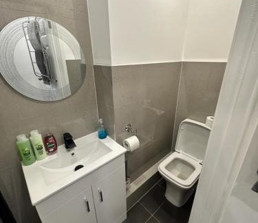 Runnymede Apartamento | Modern flat in Egham by Royal Holloway University Royal Ascot and Windsor near Heathrow Airport