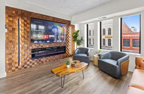 Wholesale District Apartamento | Modern Flat off Meridian - Walk Anywhere Downtown