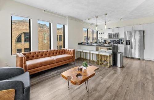 Wholesale District Apartamento | Modern Flat off Meridian - Walk Anywhere Downtown