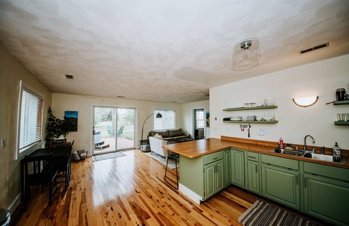 Battle Creek Casa | Modern Flat on Organic Farm