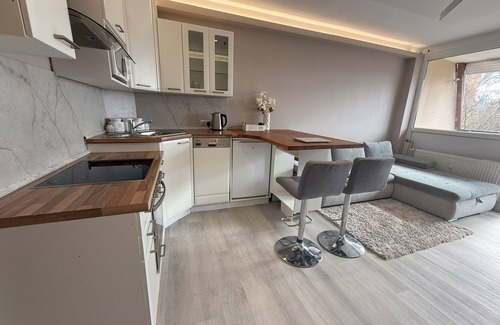 Kaposvar Apartamento | Modern Flat w/ Home Office, Balcony & Fireplace