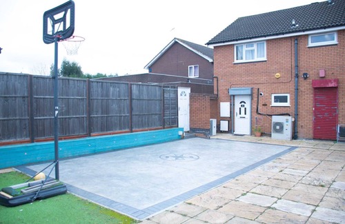 Leicester Apartamento | Modern Flat with A/C & Basketball Court – Prime Leicester Location