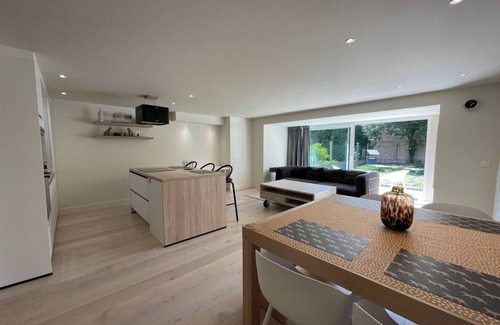 Ostend Condominio | Modern flat with garden and parking