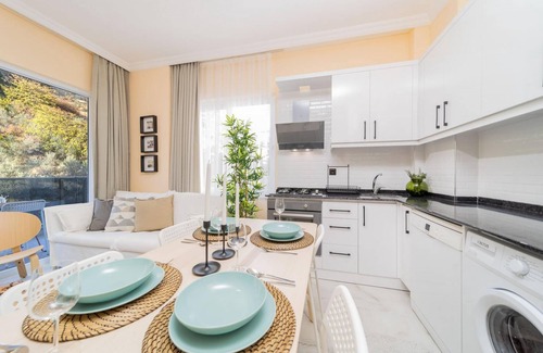Avsallar Apartamento | Modern Flat With Shared Pool and Balcony in Alanya