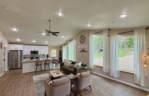 Mariposa Casa | Modern Forest Escape with Private Meadow 1 hr Yosemite Home Away From Home