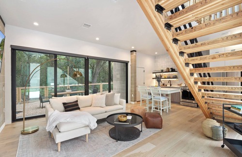 MLK Casa | Modern Forest Retreat - 2.5 miles from downtown Austin