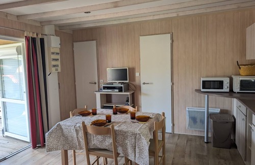 Egliseneuve-d'Entraigues Chalet De Esquí | Casa móvil moderna en la naturaleza de Auvernia