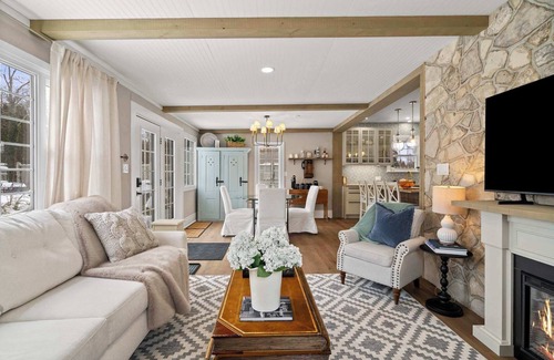 Historic Old Town Casa | Modern French Cottage in Old Town! "The 506"