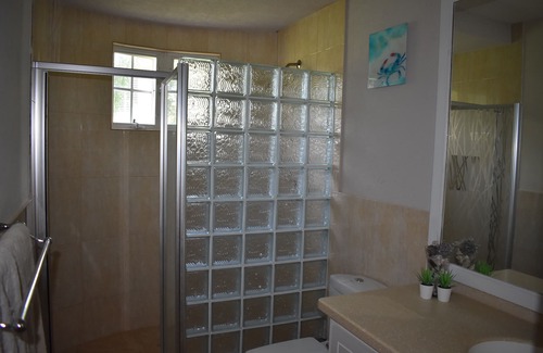 Christie Apartamento | Nuevo apartamento moderno de 2 camas totalmente equipado