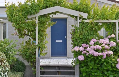 Kamperland Casa | Modern furnished detached bungalow, located on the marina