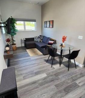 Eugene Apartamento | Modern Furnished Retreat