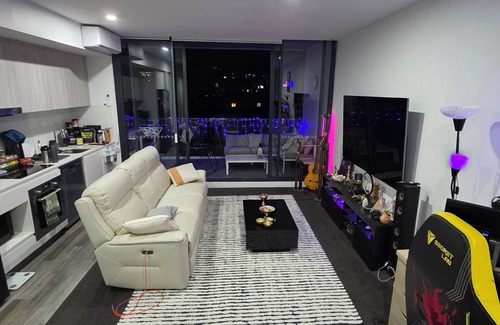 Dee Why Apartamento | Modern Furnished Studio in heart of Dee Why | 5 minutes to Beach | Parking Inc