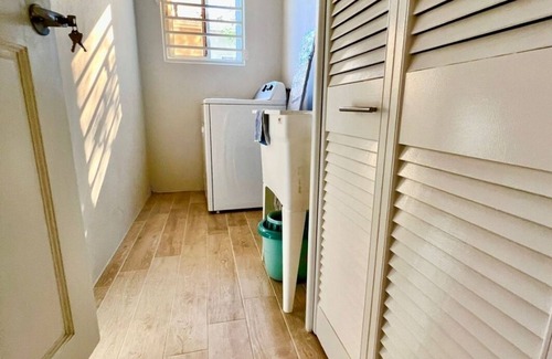 St. George's Apartamento | Modern, gated and safe apartment, quiet close to the beach and supermarket.