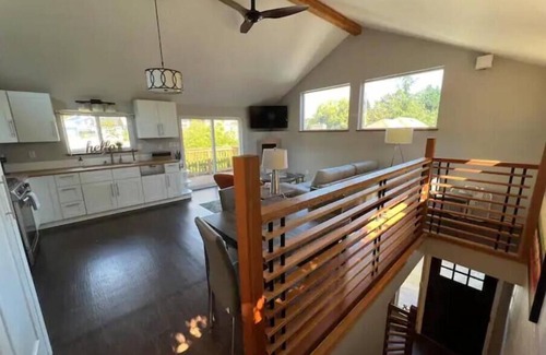 Central District Casa | Modern gateway to character-rich Madison Valley