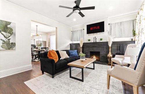 Leinkauf Casa | Modern Gem 2 Homes Rental Sleeps 10