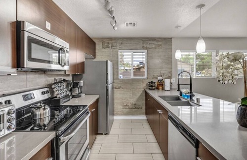 Rancho Oakey Casa | Modern Gem near Down Town