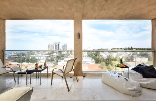 Herzliya Pituach Apartamento | Modern Gem with Stunning Balcony by Sea N Rent