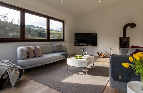 Meschede Casa | Modern, Gerenoveerd, Splitlevel Vakantiehuis Vlakbij Hennesee