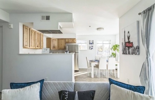 Reno/Tahoe Airport Apartamento | Modern Getaway in Reno: Comfort & Style in Every Corner!